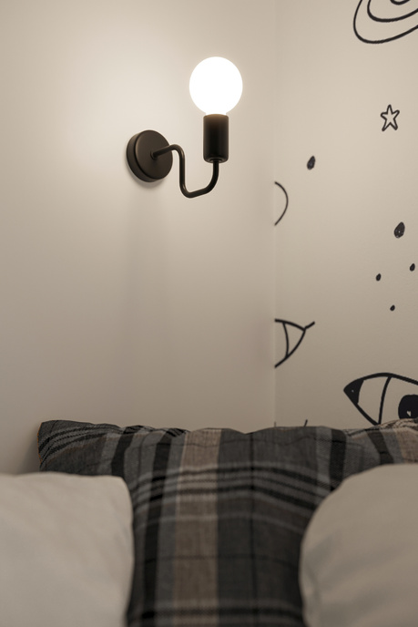 Aplique VECTOR negro + 1X bombilla LED E27 3000K 7W 760lm