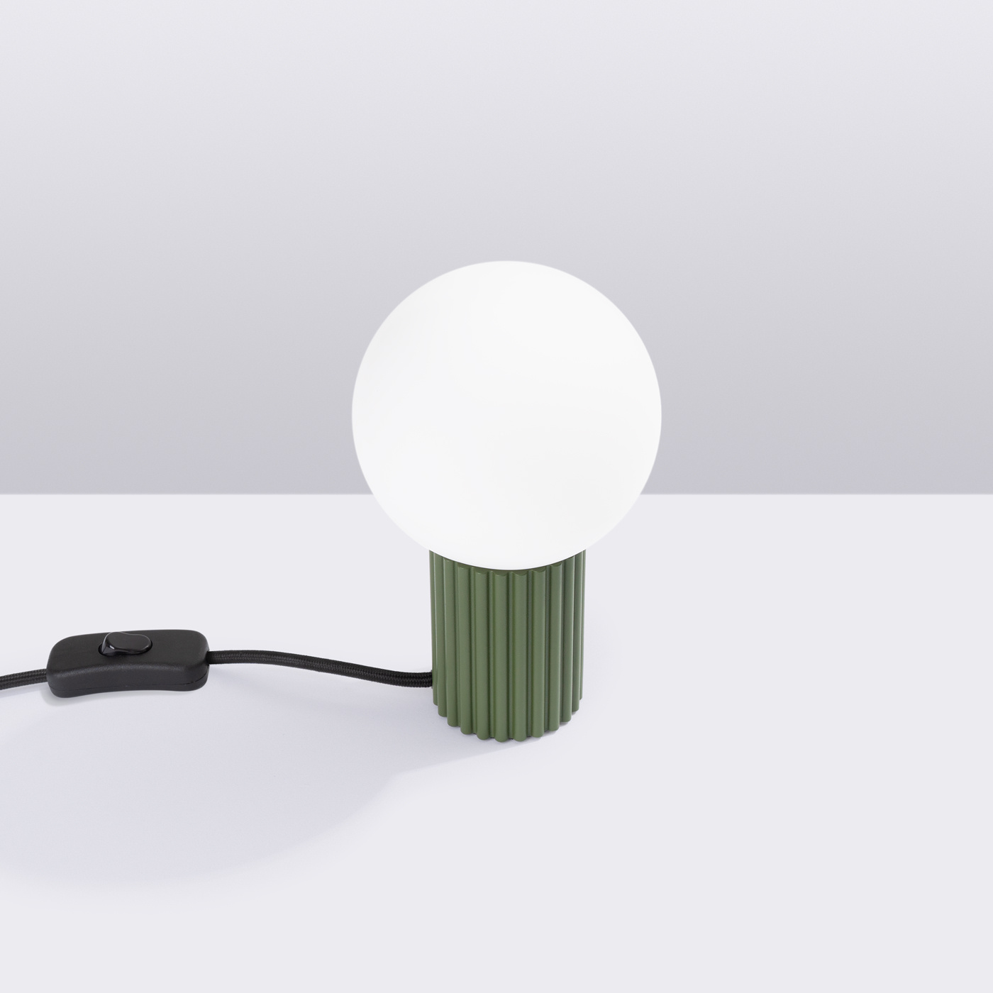 Lámpara de mesa HALO verde oliva