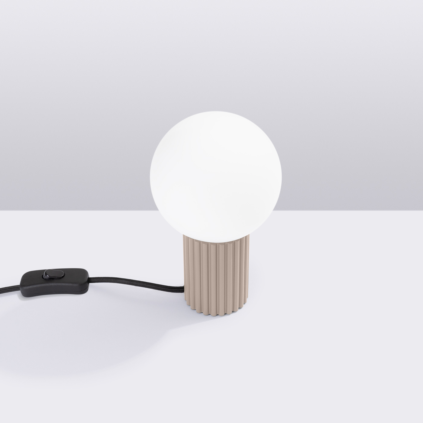 Lámpara de mesa HALO taupe