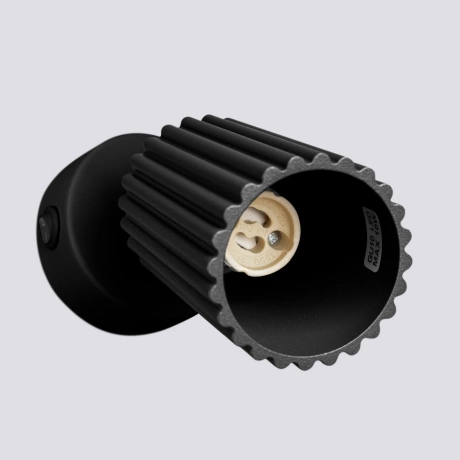 Aplique KARBON negro con interruptor