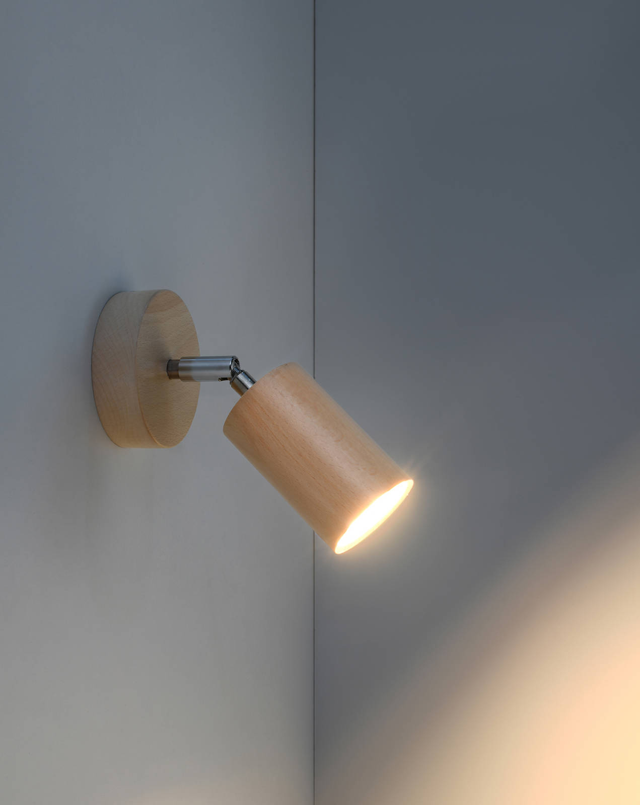 Aplique BERG madera natural + 1x bombilla LED GU-10 3000K Cálida 7W 620lm